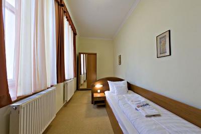 Mandarin Hotel szobája Sopronban, szép világos olcsó hotelszoba Sopron belvárosában - Hotel Mandarin Sopron - megfizethető soproni apartmanok a belvárosban a Mandarin Hotelben
